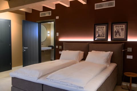 Bed, Bedroom, air conditioner