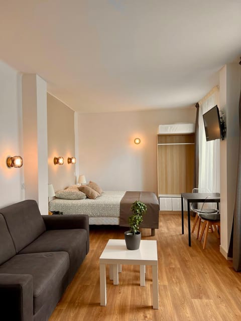 Appart' Hotel LE CYGNE gare Apartment in Bourges