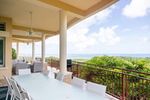 View (from property/room), Balcony/Terrace, Seating area