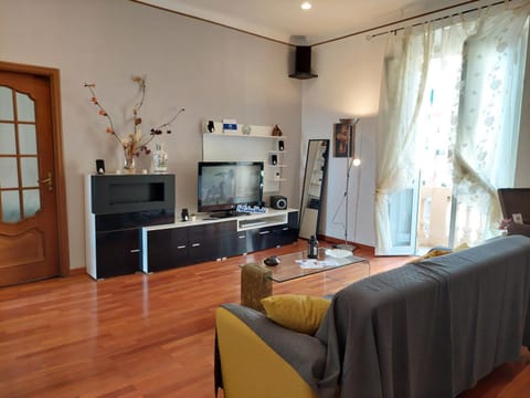Communal lounge/ TV room, Dining area