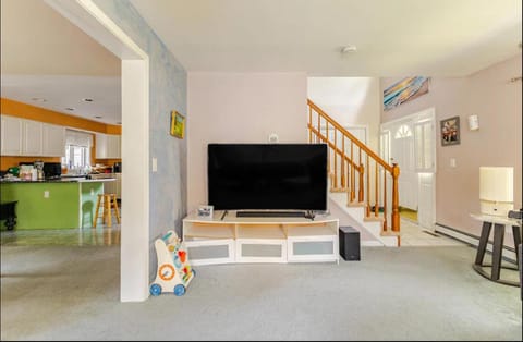 3Bedroom Spacious House with in-house Laundry and Dryer, Free WiFi Apartment in Taunton