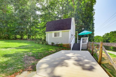 Cottage with Dock and Deck Walk to Toto Creek! Apartment in Lake Lanier