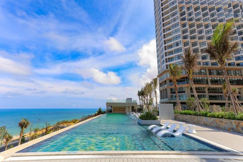 Day, Natural landscape, Sea view, Swimming pool, sunbed