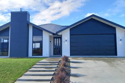 Great house, Great location, Great Views Apartment in Te Anau