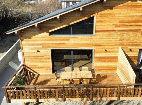 Property building, Bird's eye view, Balcony/Terrace