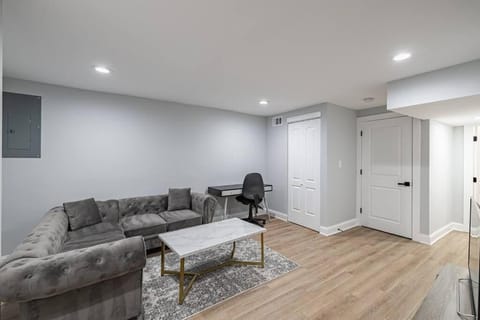 LUX 3 Entire Townhome with easy Parking House in District of Columbia