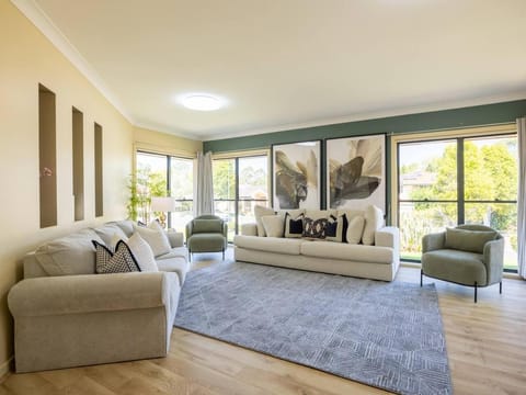 Bauhaus Design 5 Bedrooms Home at Carindale Maison in Carindale