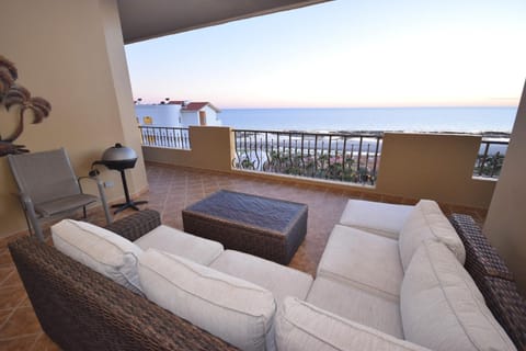 View (from property/room), Balcony/Terrace, Seating area, Sea view