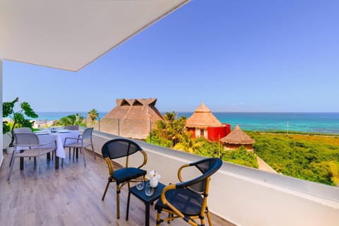 Day, Natural landscape, View (from property/room), Balcony/Terrace, Dining area, Sea view