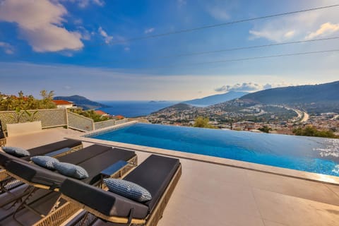 Nearby landmark, Day, Natural landscape, Balcony/Terrace, Mountain view, Pool view, Swimming pool, sunbed