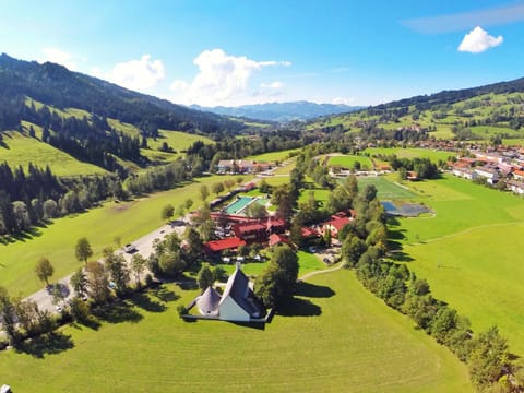 Facade/entrance, Bird's eye view