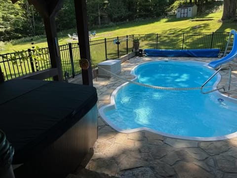 Hot Tub, Swimming pool