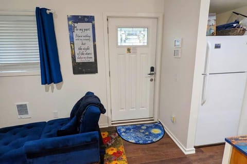 The Van Gogh Apartment - a cozy, creative retreat Apartment in Tukwila