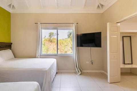 Two Bedroom Suite-Beach Restaurants Shop Nightlife Apartment in Montego Bay