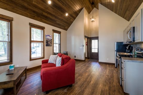 Elk Ridge Village 401C Cozy Cabin with views of Flathead Lake and the mountains Maison in Lakeside