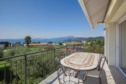 Villa Lisi With Pool Chalet in Bardolino