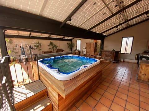 Hot Tub, Swimming pool