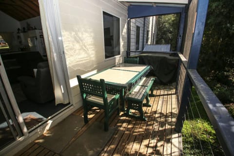 Patio, BBQ facilities, Seating area, Dining area