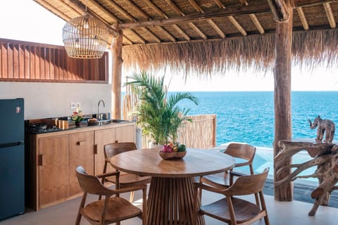 Kitchen or kitchenette, Sea view