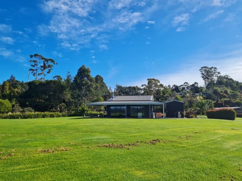 Property building, Natural landscape, Garden, View (from property/room), Balcony/Terrace, Garden view