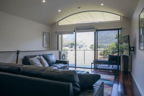 TV and multimedia, Balcony/Terrace, Living room, Photo of the whole room, Mountain view