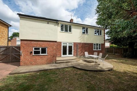 Space Apartments - 5 Bed Detached House inc Parking, Fast WiFi Speeds Apartment in Colchester