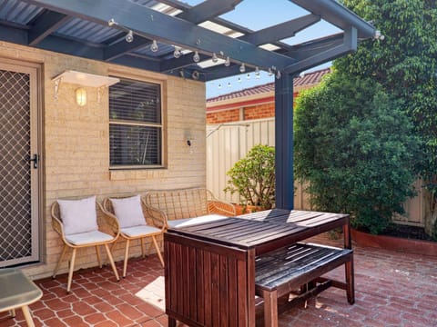 Day, Garden, Balcony/Terrace, Seating area, Dining area