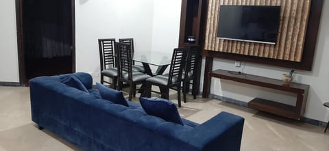 Communal lounge/ TV room, Living room, Seating area