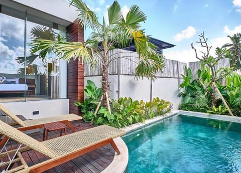 Pool view, Swimming pool, sunbed