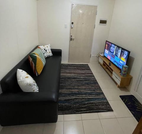 Home away from home with free parking and wifi Apartment in Pasig