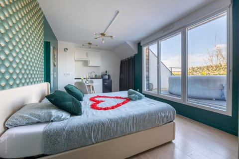 Bed, Photo of the whole room