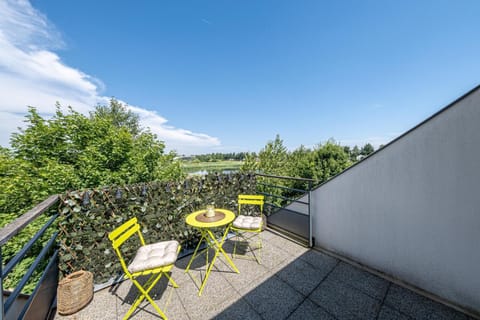 Day, View (from property/room), Balcony/Terrace, Garden view, Lake view