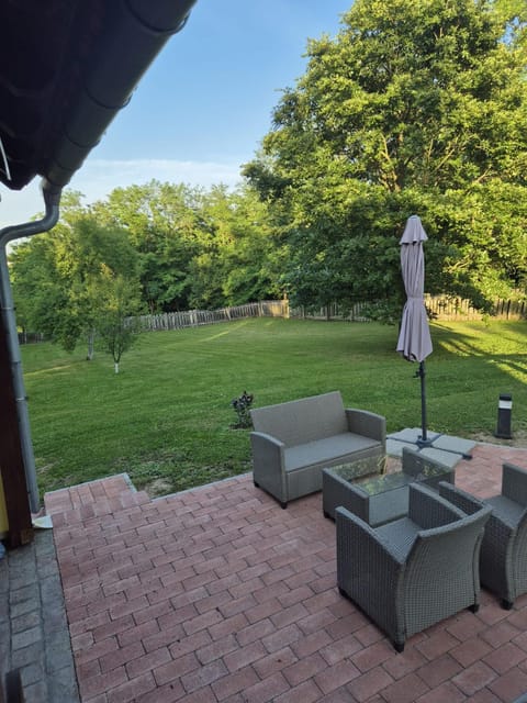 Spring, Day, Seating area, Garden view