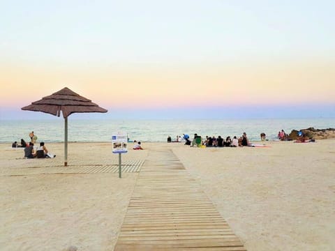 Appart spacieux et calme, Vue mer AC domaine privé piscine Apartment in Villeneuve-Loubet