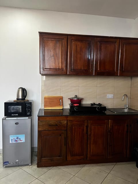 Accessible home near Mlimani City Mall with free WiFi & parking Apartment in City of Dar es Salaam