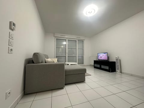 Communal lounge/ TV room, TV and multimedia, Living room, Seating area