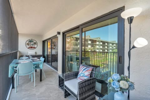 Second Floor With Lake and Fountain View House in Naples