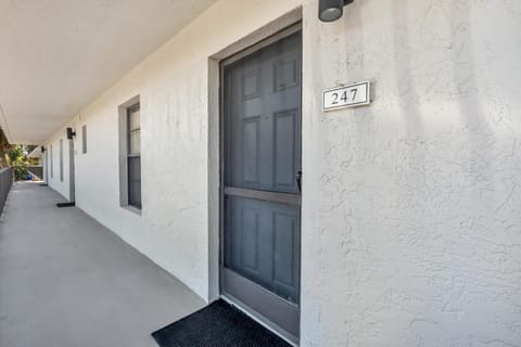 Second Floor With Lake and Fountain View House in Naples