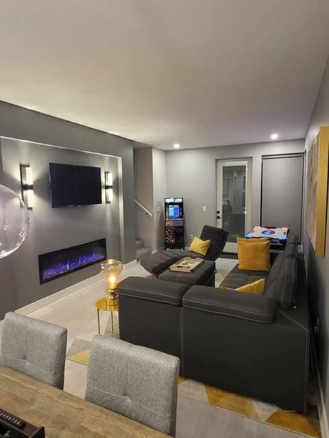 Communal lounge/ TV room, Living room