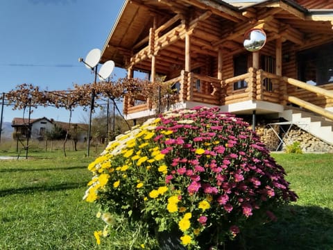 Дървената къща House in Gabrovo, Bulgaria