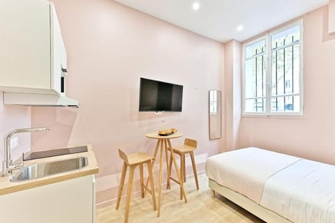 Petit Studio confortable & tranquille Paris 17ème Apartment in Levallois-Perret