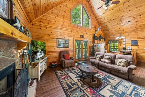 Honey Pine Lodge by Colonial Properties - Free Attraction Tickets House in Sevierville