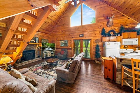 Honey Pine Lodge by Colonial Properties - Free Attraction Tickets House in Sevierville