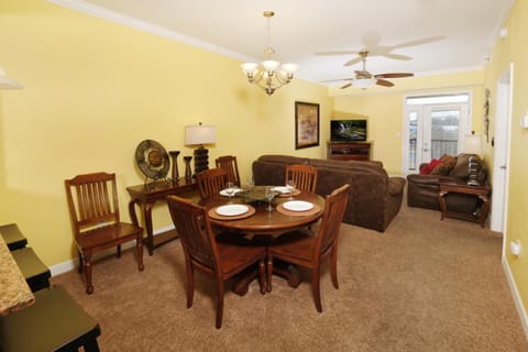 Restful Retreat Riverside 2BR, Upscale Comfort House in Sevierville