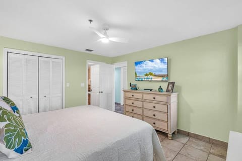 Bright 2BR Condo with Breathtaking Ocean View Apartment in Tavernier