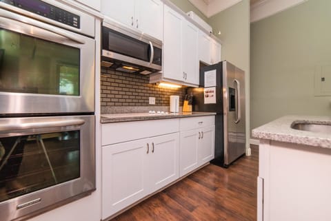 Kitchen or kitchenette, dishwasher, oven, pet friendly, stove