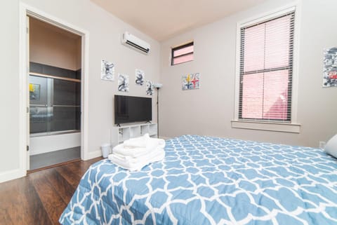 Bed, TV and multimedia, Bedroom, air conditioner