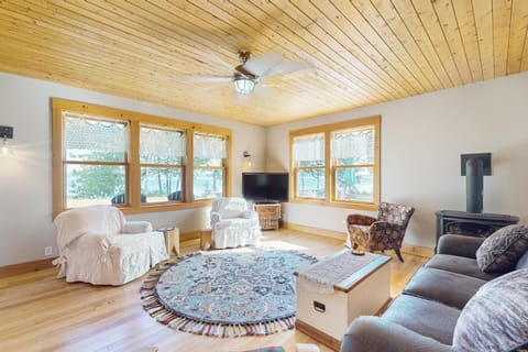 Cedar Shore Escape House in Moosehead Lake