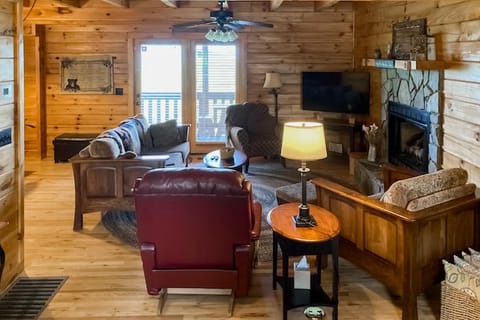 Boulder Ridge Cabin House in Lake Lure