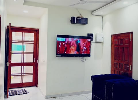 Communal lounge/ TV room, TV and multimedia